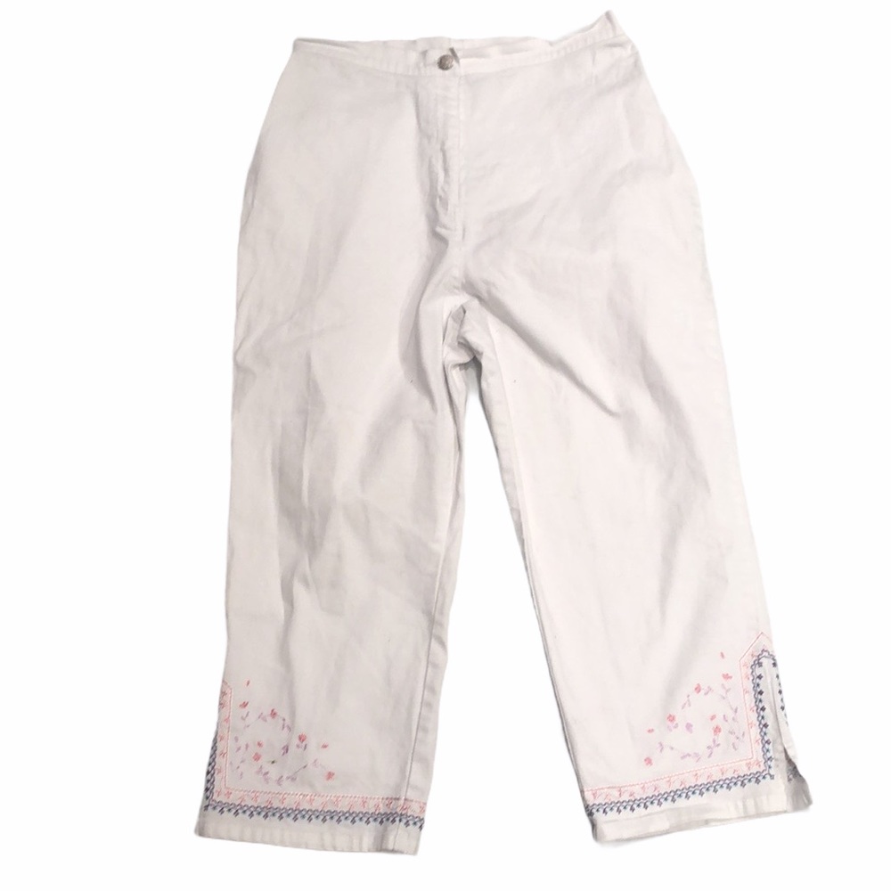 Denim & Co capris in white. With embroidery detail and a cotton blend size large